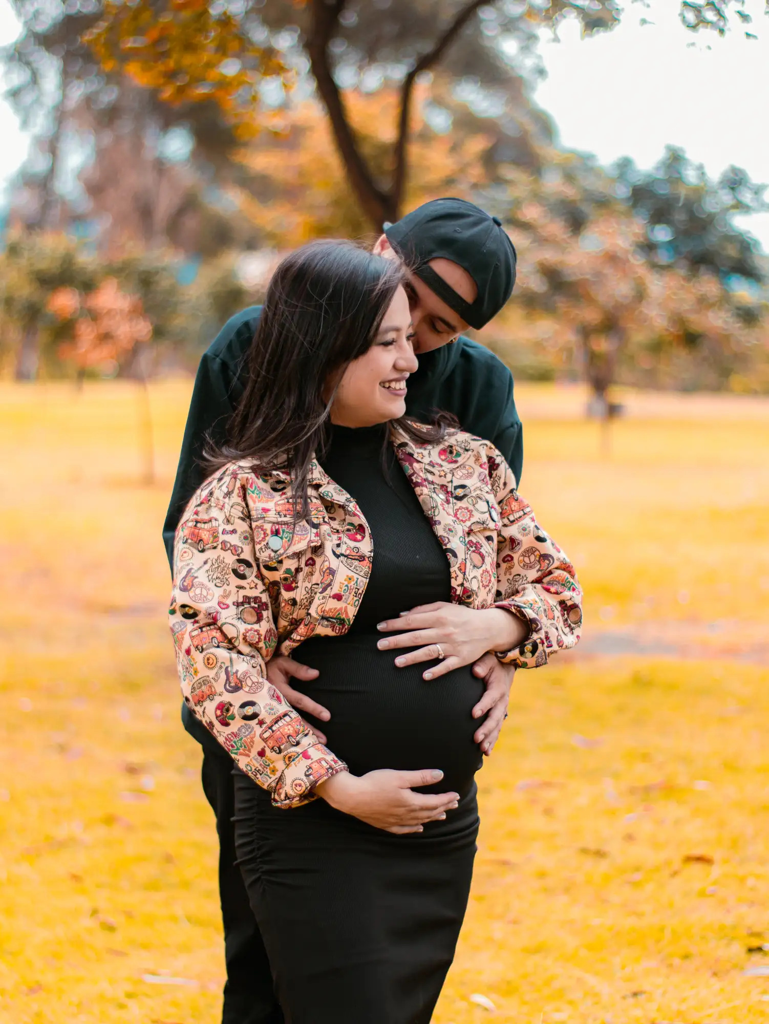 Pareja embarazada fotografiada en Colombia